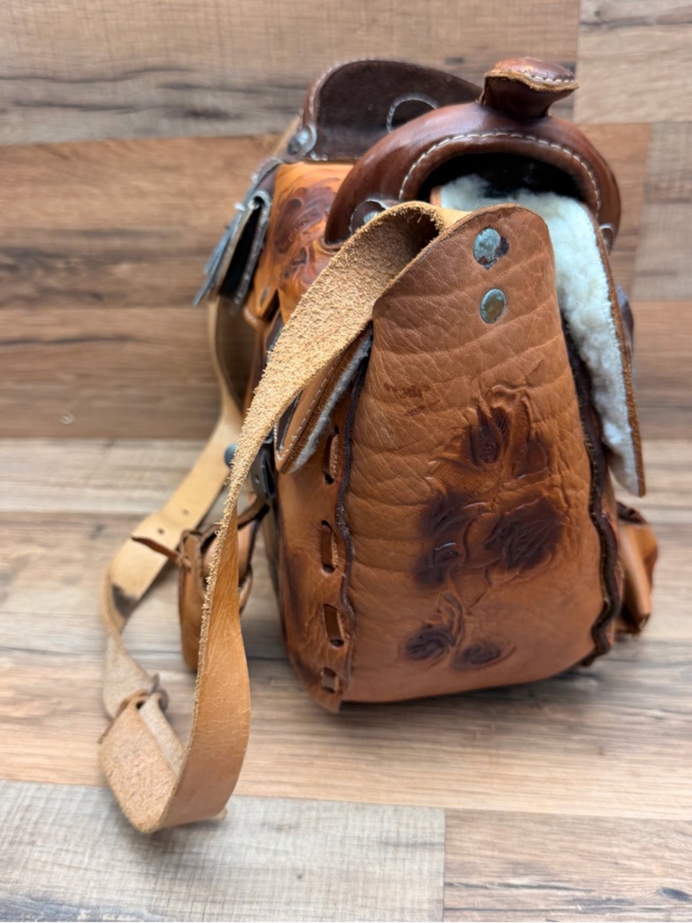 Vintage Tooled Leather Saddle Bag Purse in Tan and Dark Brown made in Mexico - Picture 6 of 8